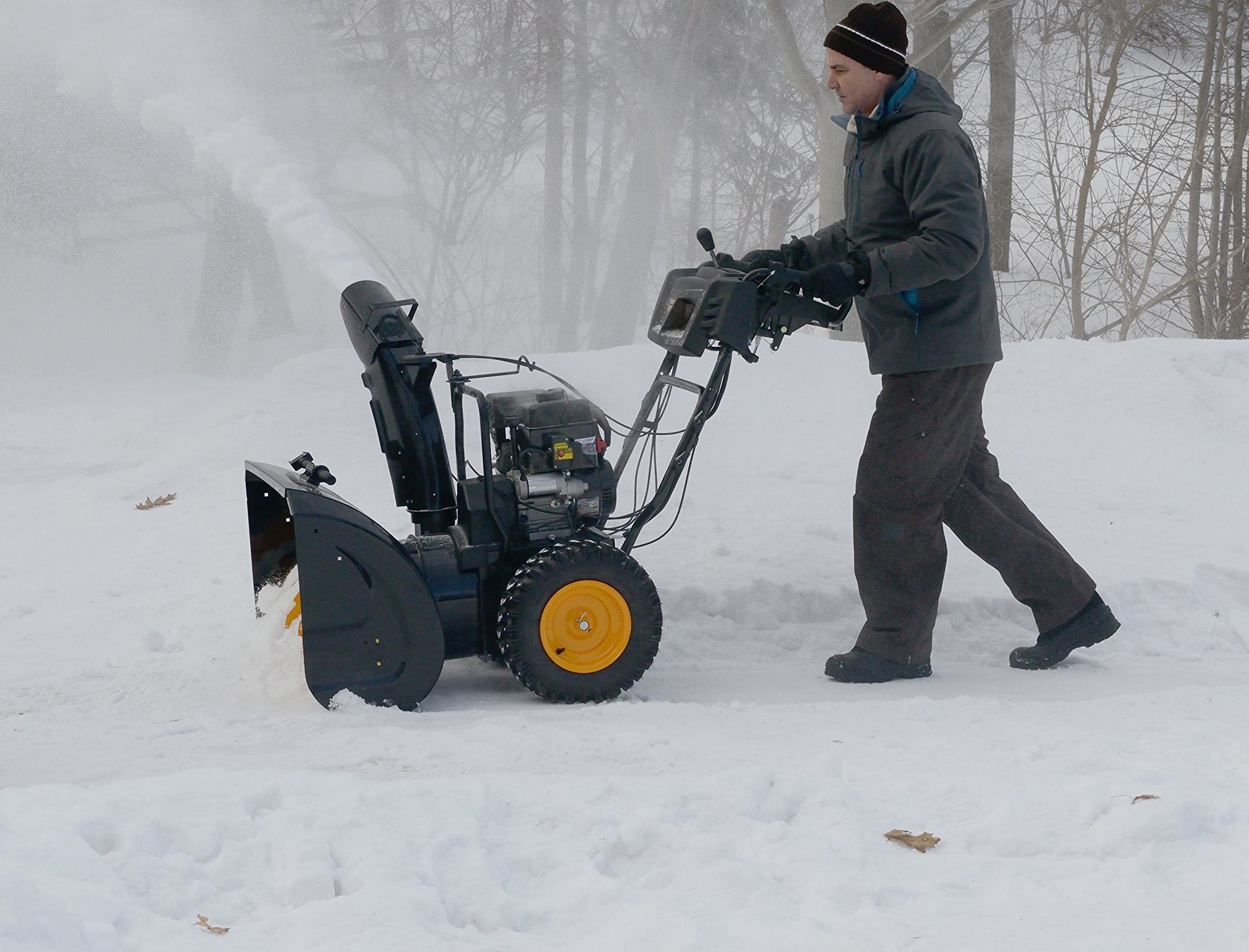 10 Best Cordless Snow Blowers Reviewed in Detail (Winter 2024)