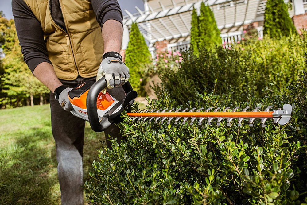 11 Best Gas Hedge Trimmers Reviewed (Winter 2024)