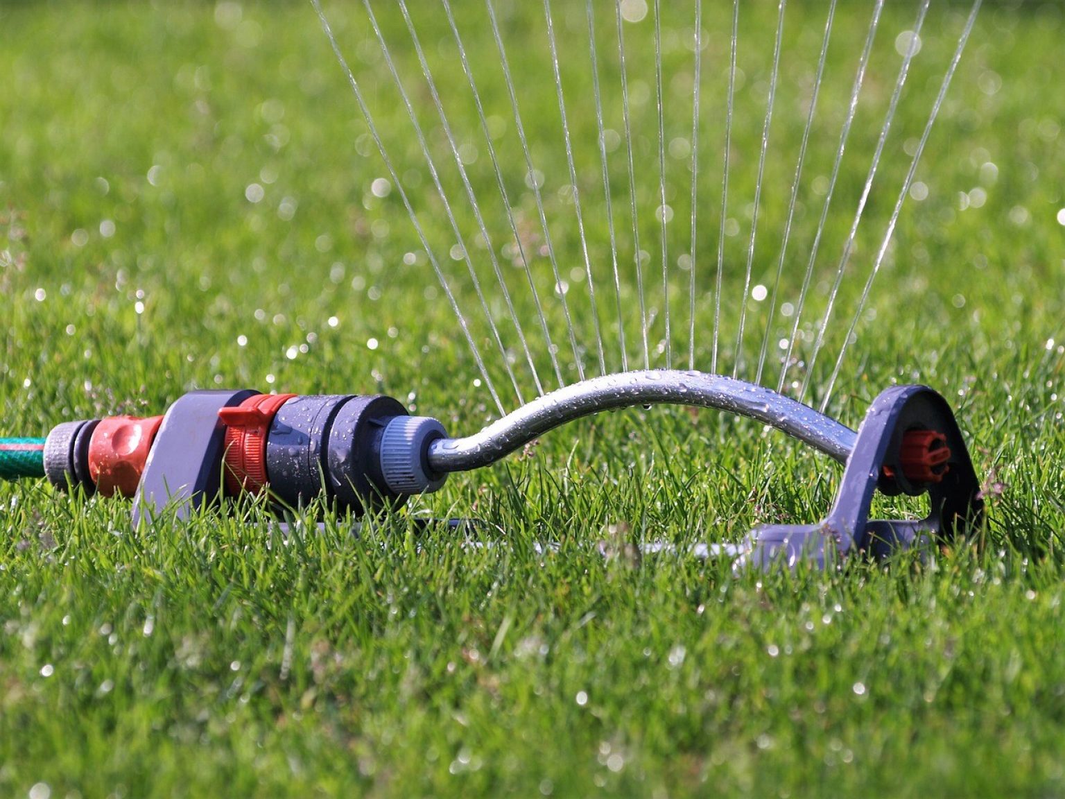 9 Best Oscillating Sprinklers Reviewed Winter 2024 